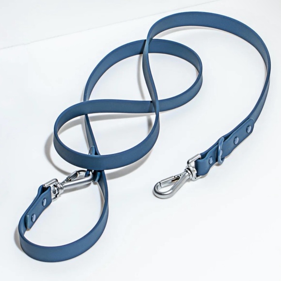 WILD ONE LEASH IN NAVY SMALL SIZE - Picture 1 of 5